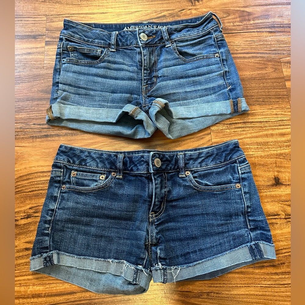 Bundle of size 6 American Eagle shorts